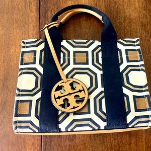 Tory Burch Geometric Handbag with Leather accent handles, oversized Tory logo